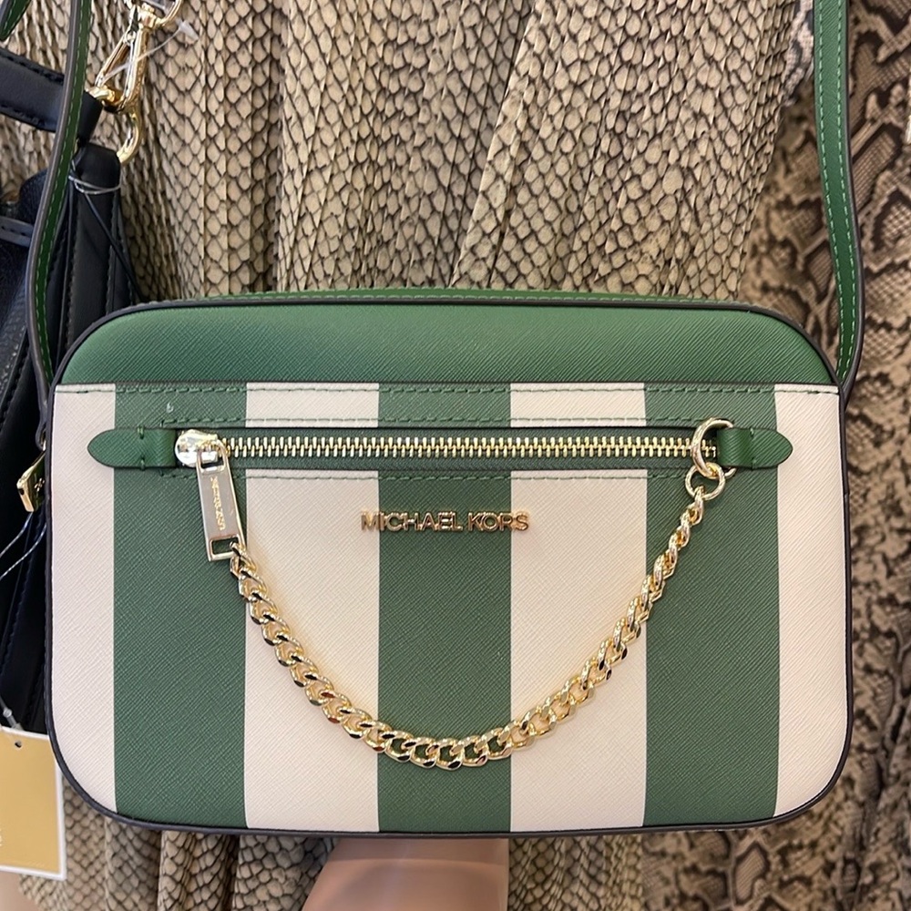 MICHAEL KORS
Jet Set Large EW Zip Chain XBody Saffiano Leather Crossbody Bag
NWT - Picture 16 of 16